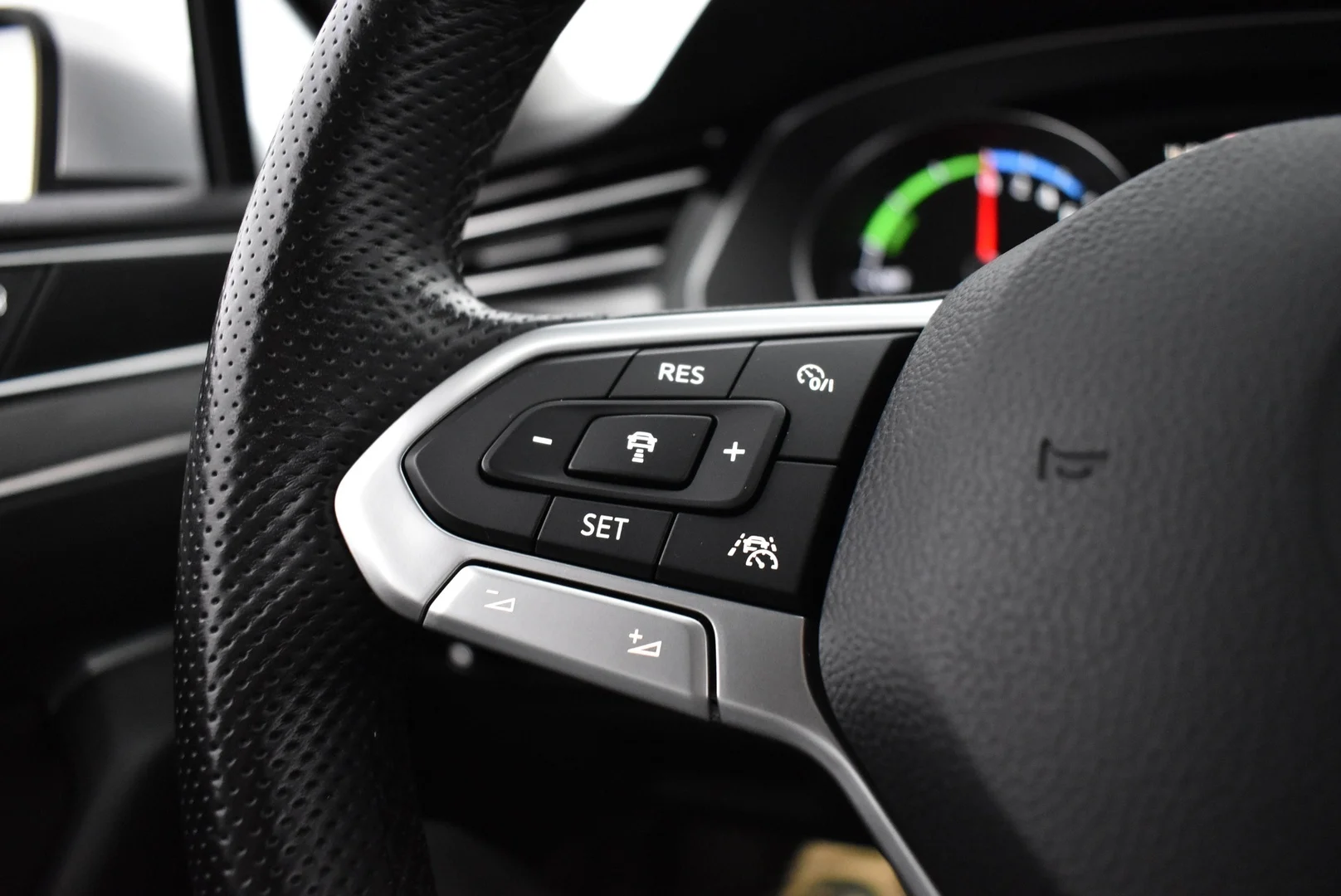 Car Image - 5nUXEul7H4xnBTfSazEEoM