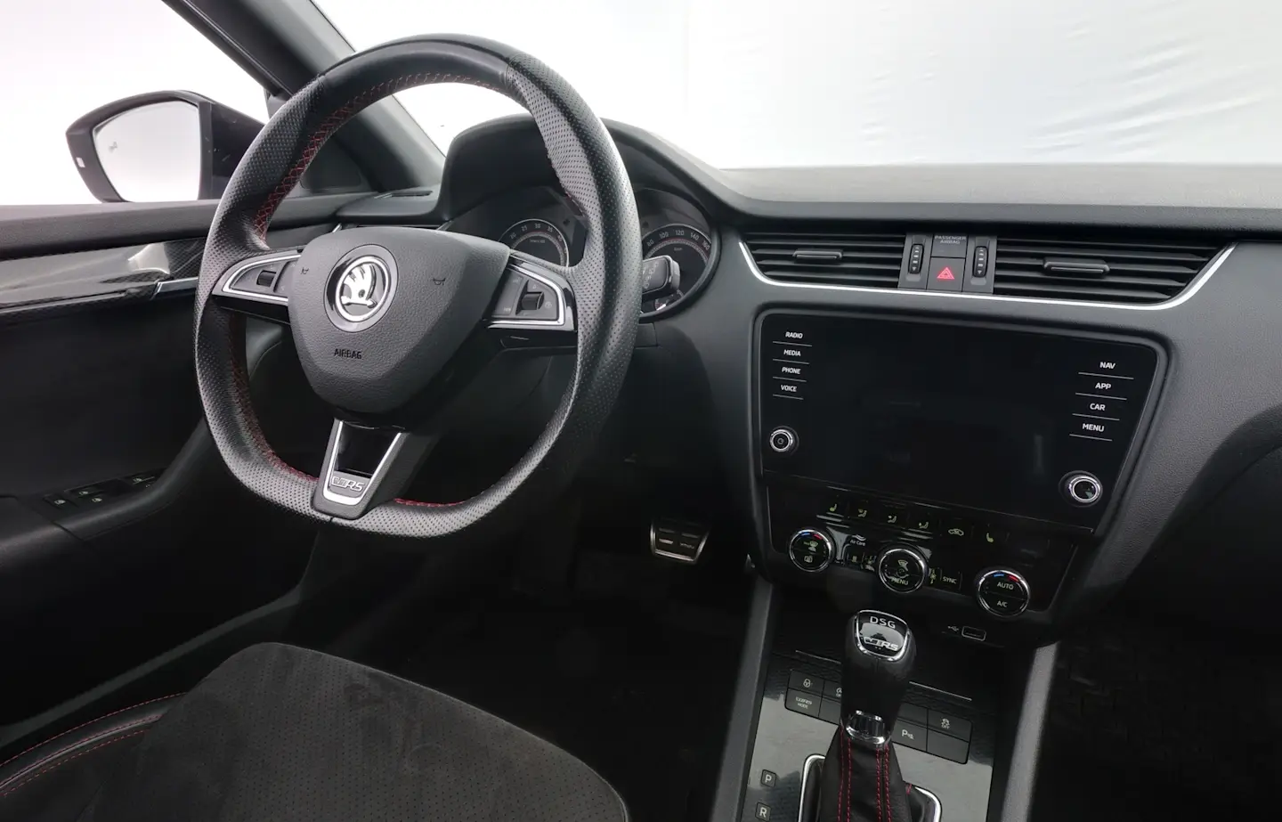 Car Image - MPrRYnI2XczWXDxOfvNVT