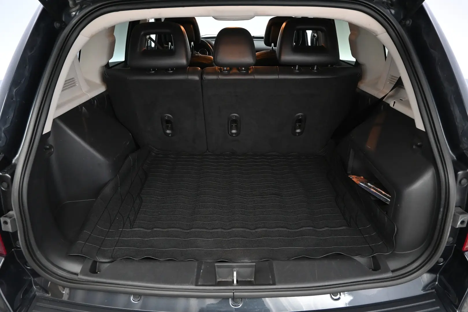 Car Image - 1VvOk8OLOMRMJ6pBkDxNLO