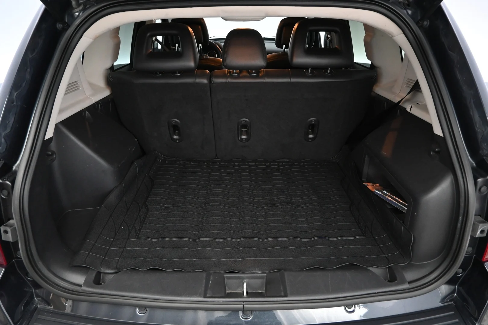Car Image - 1VvOk8OLOMRMJ6pBkDxNLO