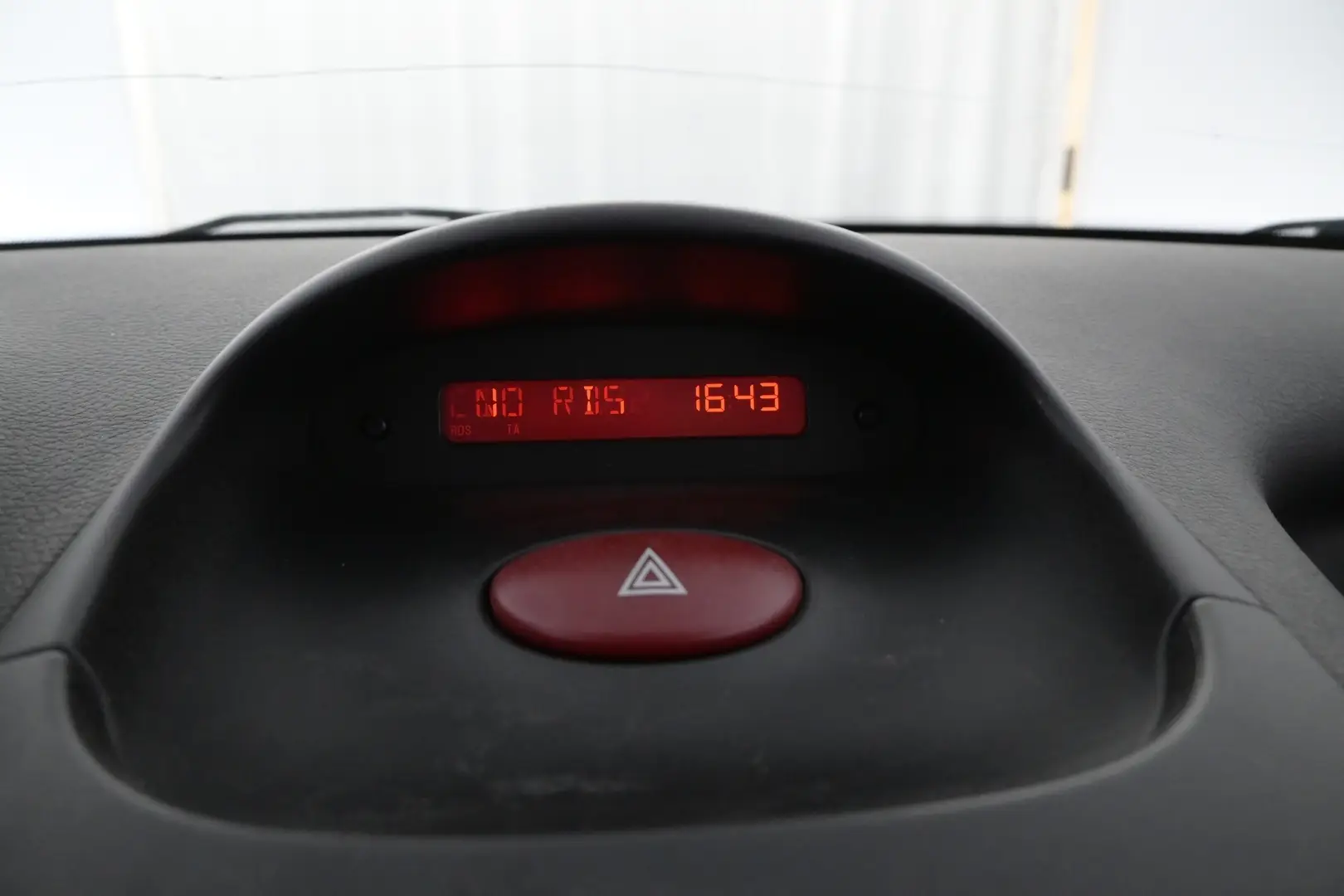 Car Image - yrDOatg1eYospqfY0FkOf