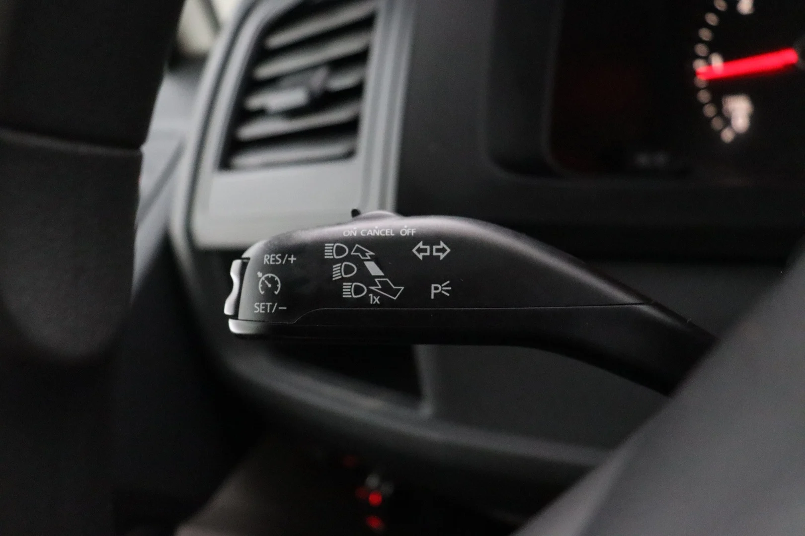 Car Image - 5YOZZQ4JNNlVicdN6fDKbD