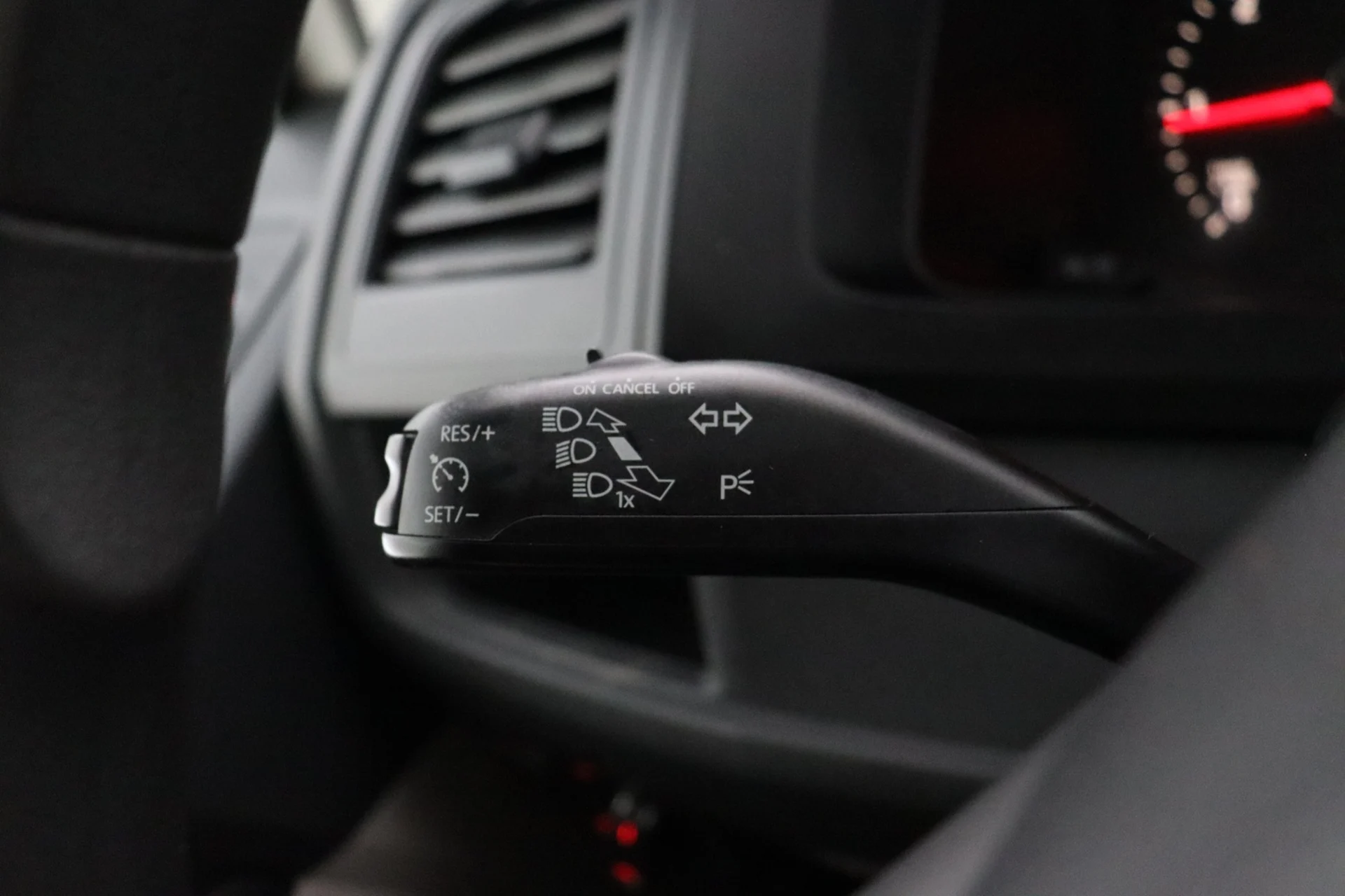 Car Image - 5YOZZQ4JNNlVicdN6fDKbD