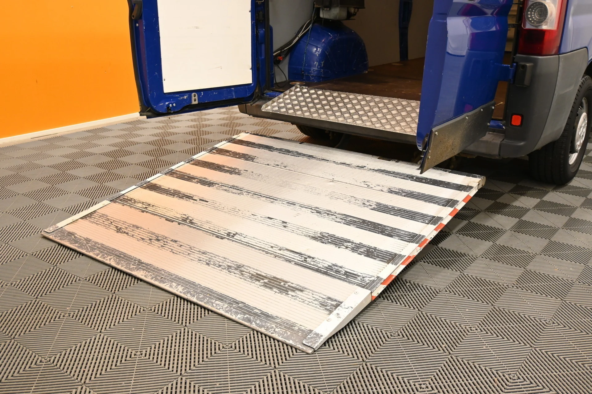 Car Image - 2ffoLnxjO2I1O3XgDJjh02