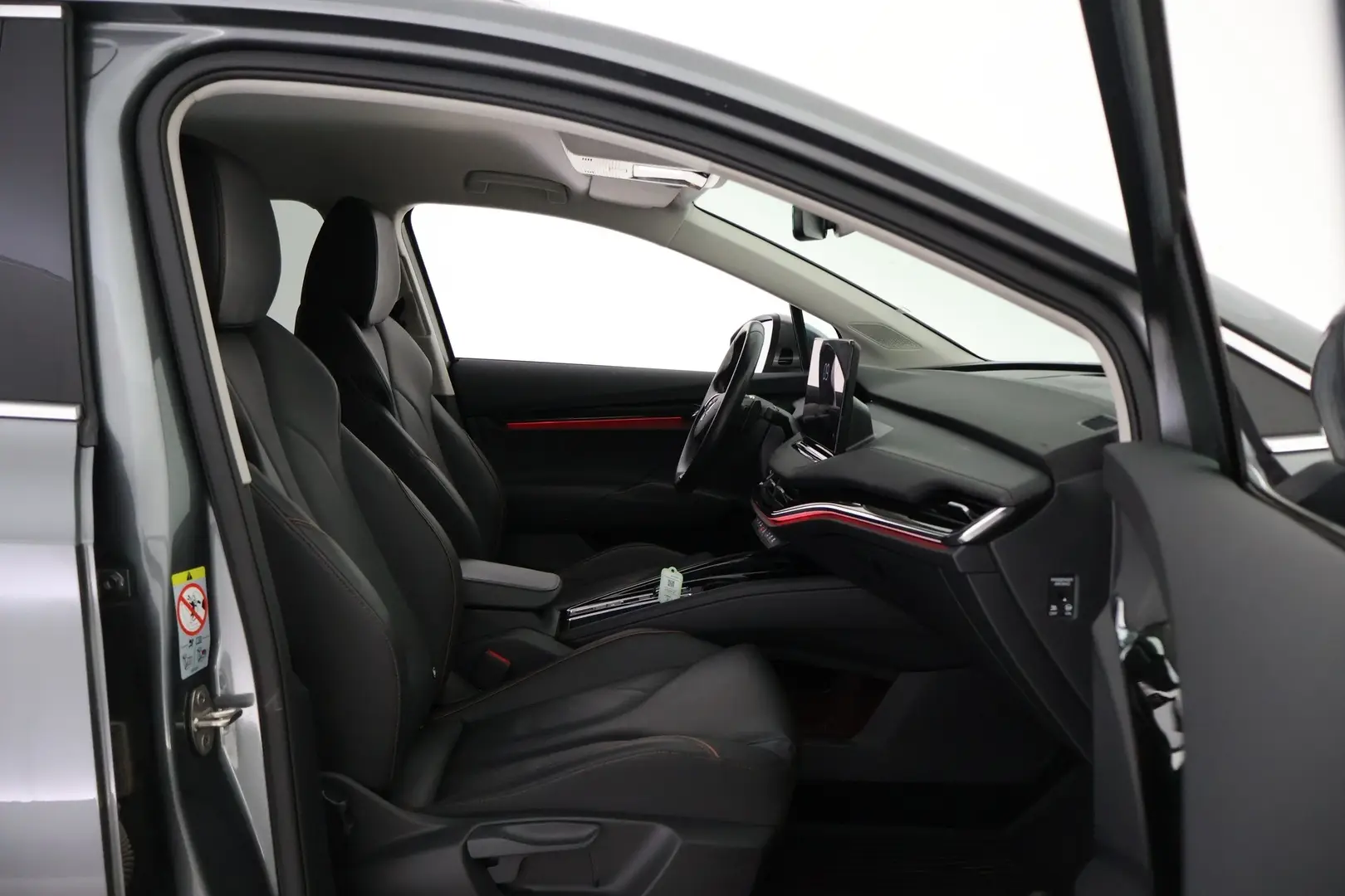 Car Image - 1SN7KGk3wLlJdWDEmy1mmF