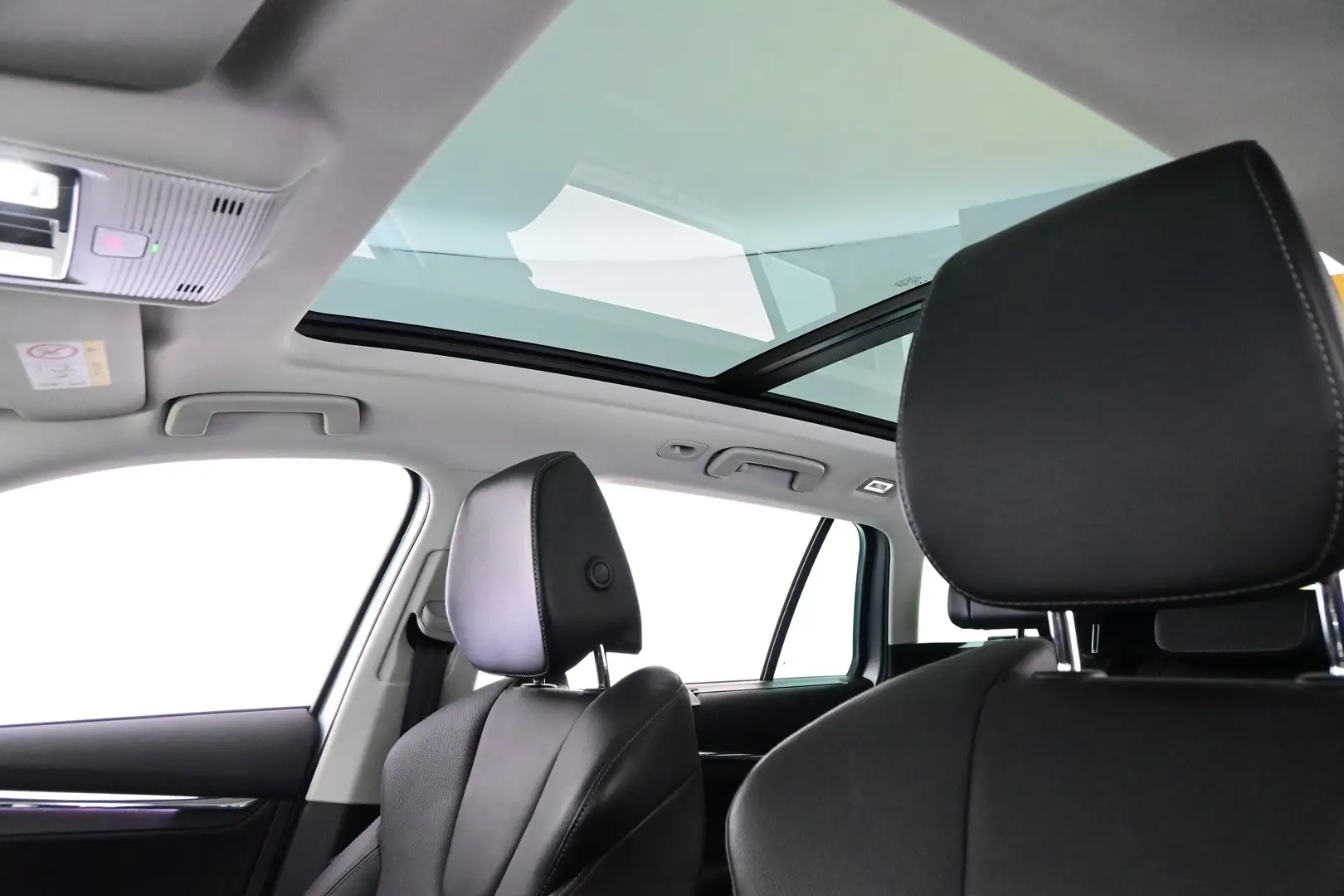 Car Image - 3Pv3eAf7zdrrwhhk27njfv
