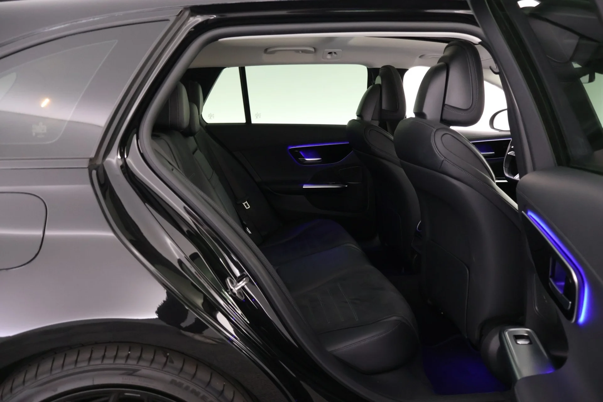 Car Image - 5Ae3ZCj7jIlgoFfOuUdIkD