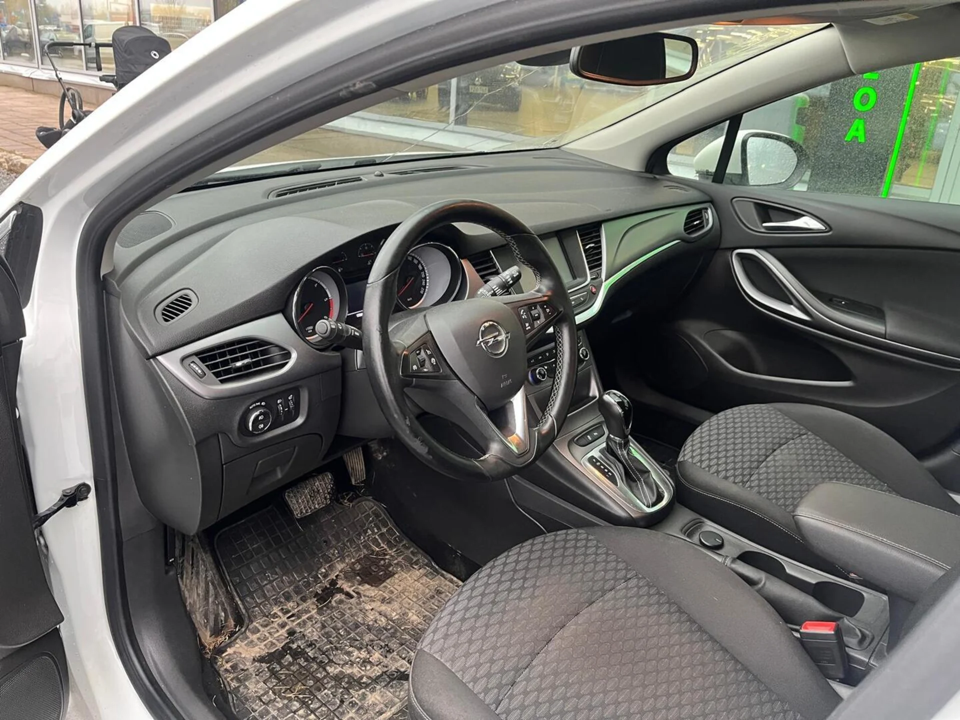 Car Image - 6UdyaFYZxbzexmDTXQPuvF