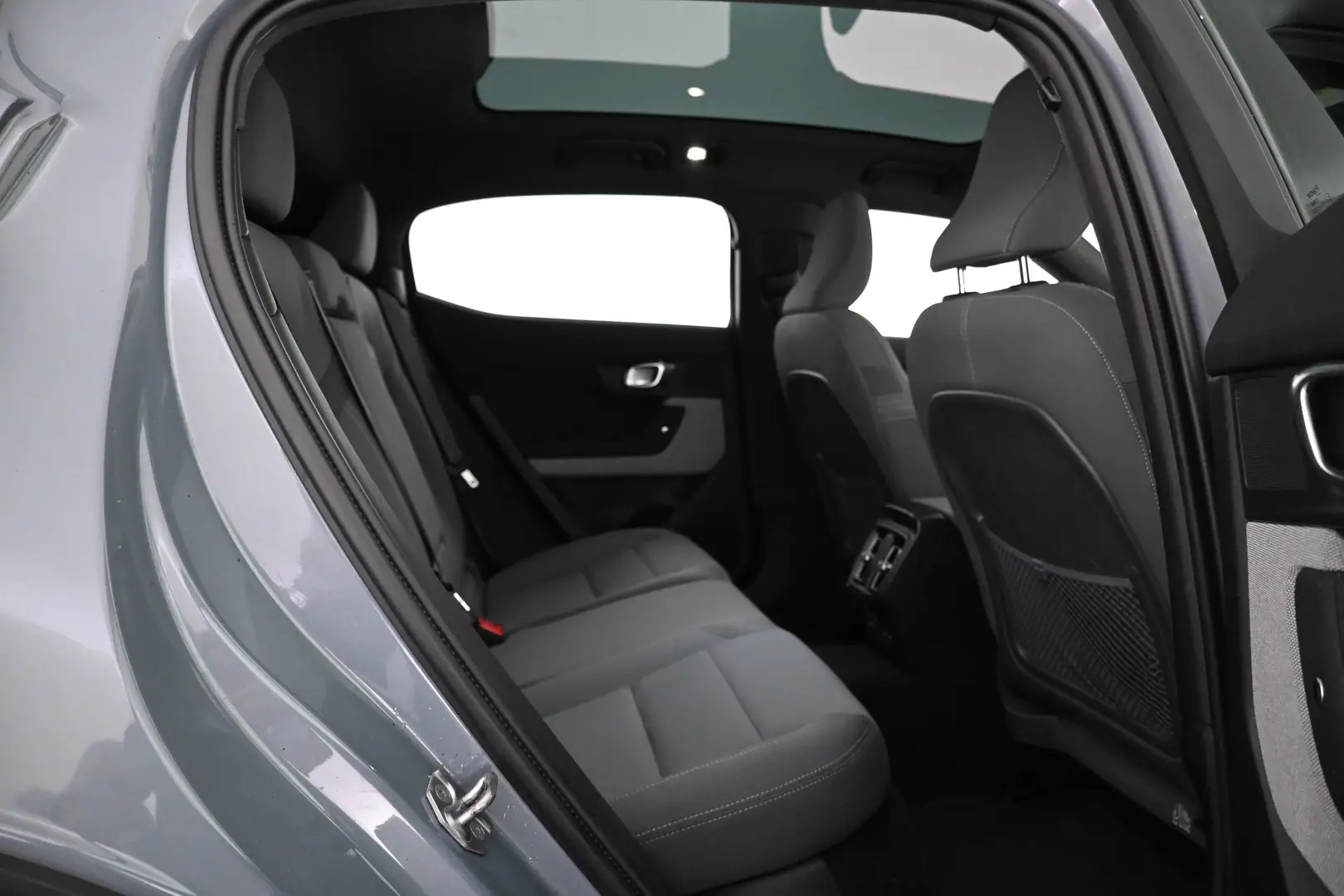 Car Image - 2z3IqYHwVySljFR8D37YjR
