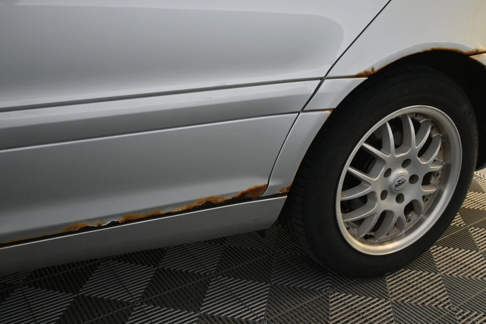 Car Image - 4V7nJNrYnd6tFV0SDgCmUy