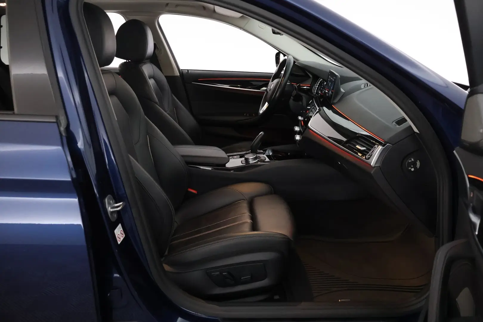 Car Image - 6tbKGmFcXYVzY8q3CuGAIF
