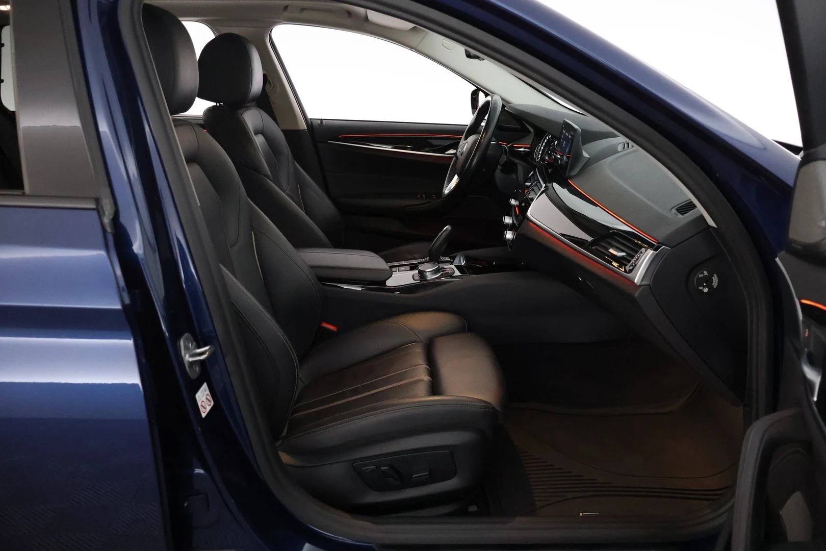 Car Image - 6tbKGmFcXYVzY8q3CuGAIF