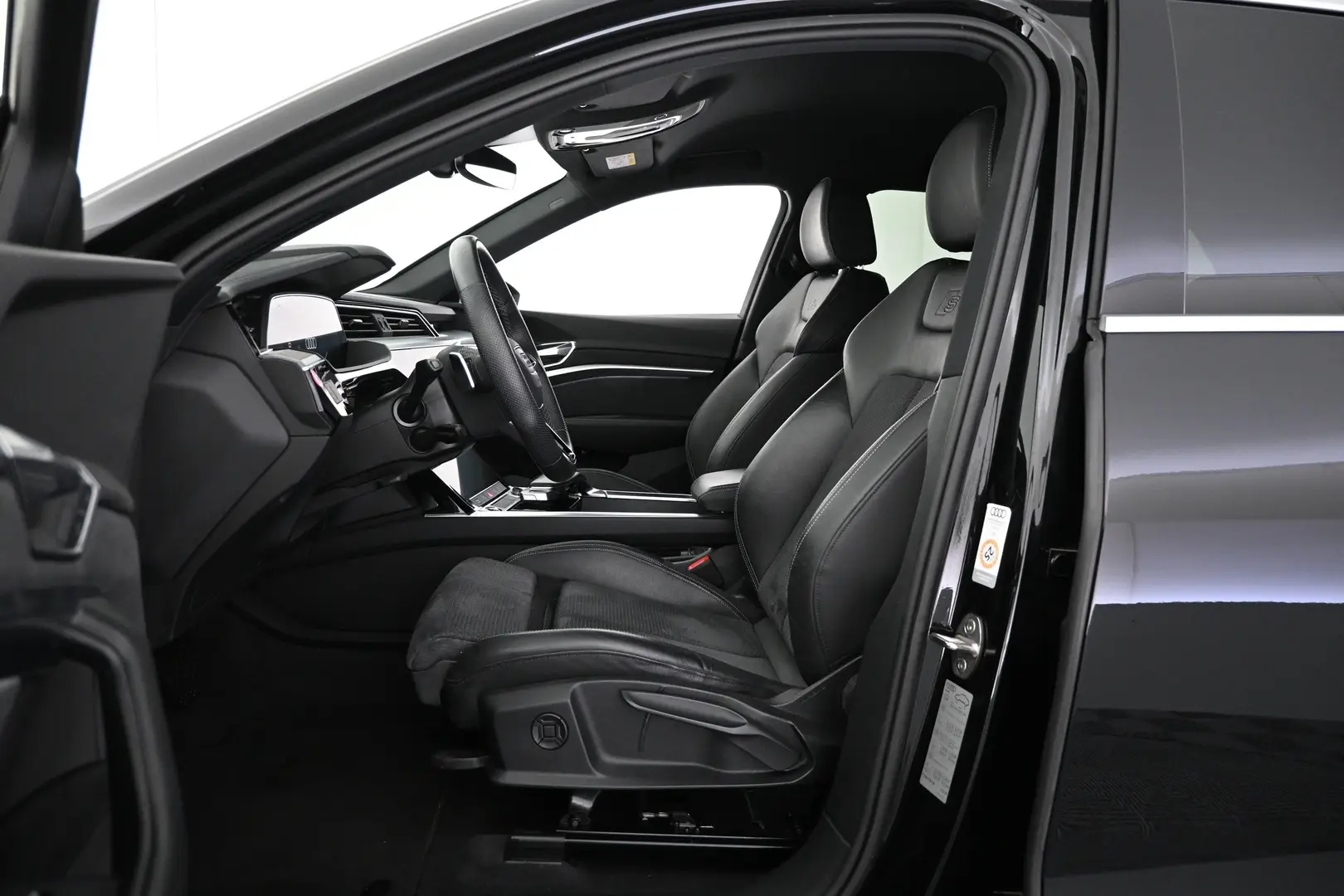 Car Image - 2LU8zTURWrBpoe0tWrrnM1
