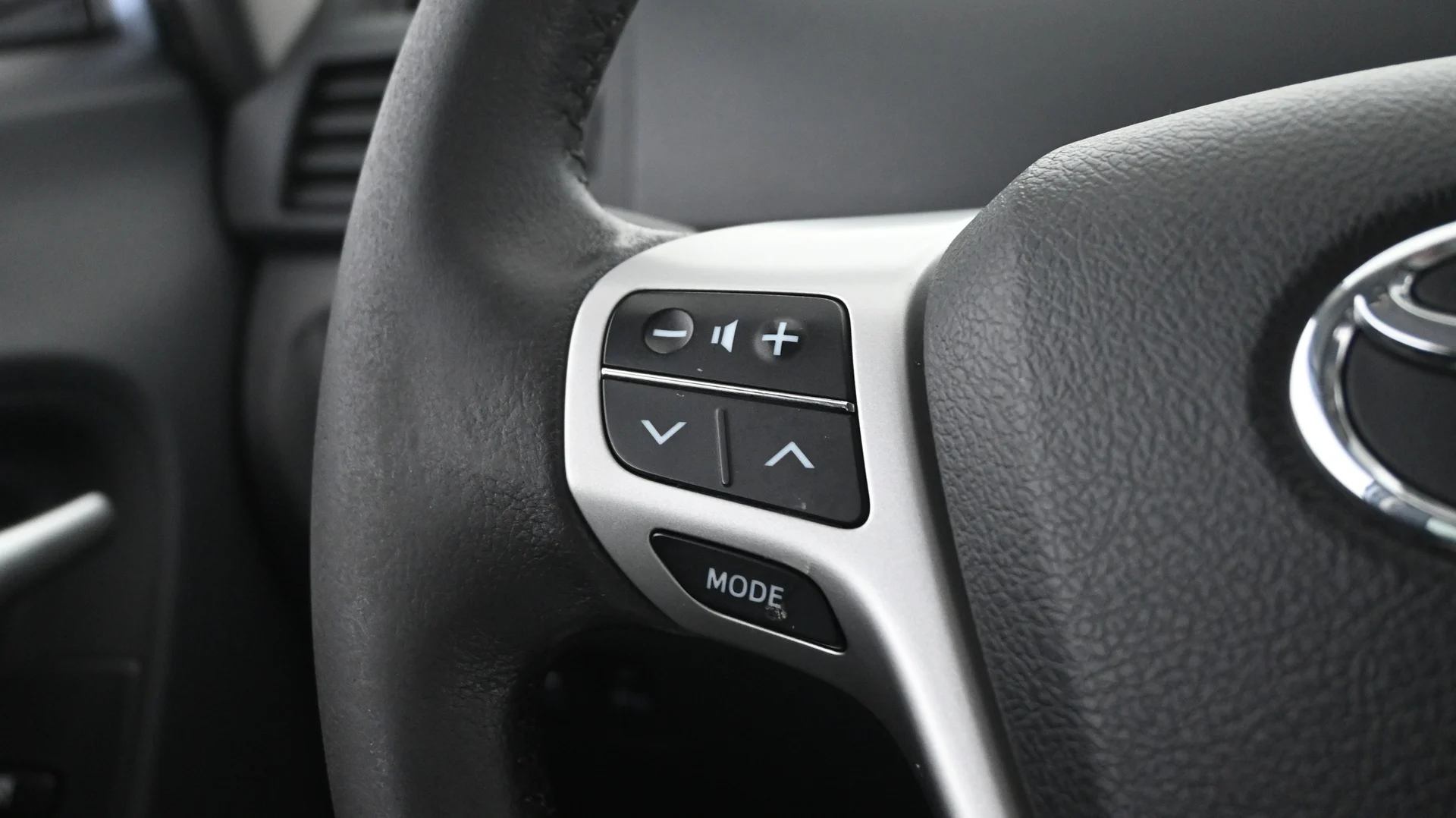Car Image - 6ZXdyJziDllLtAk0H5eFGJ