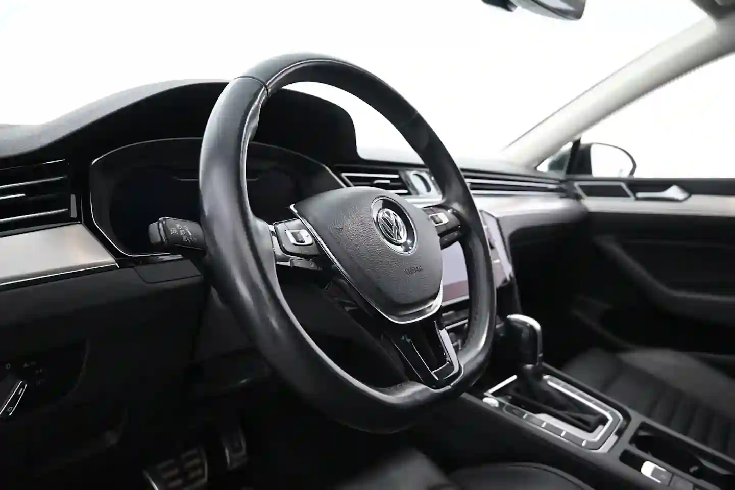 Car Image - dUVTut2RZ8LpI6qOiLTPd