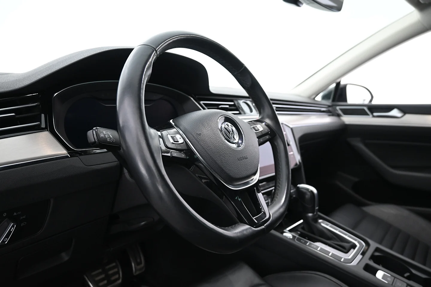 Car Image - dUVTut2RZ8LpI6qOiLTPd