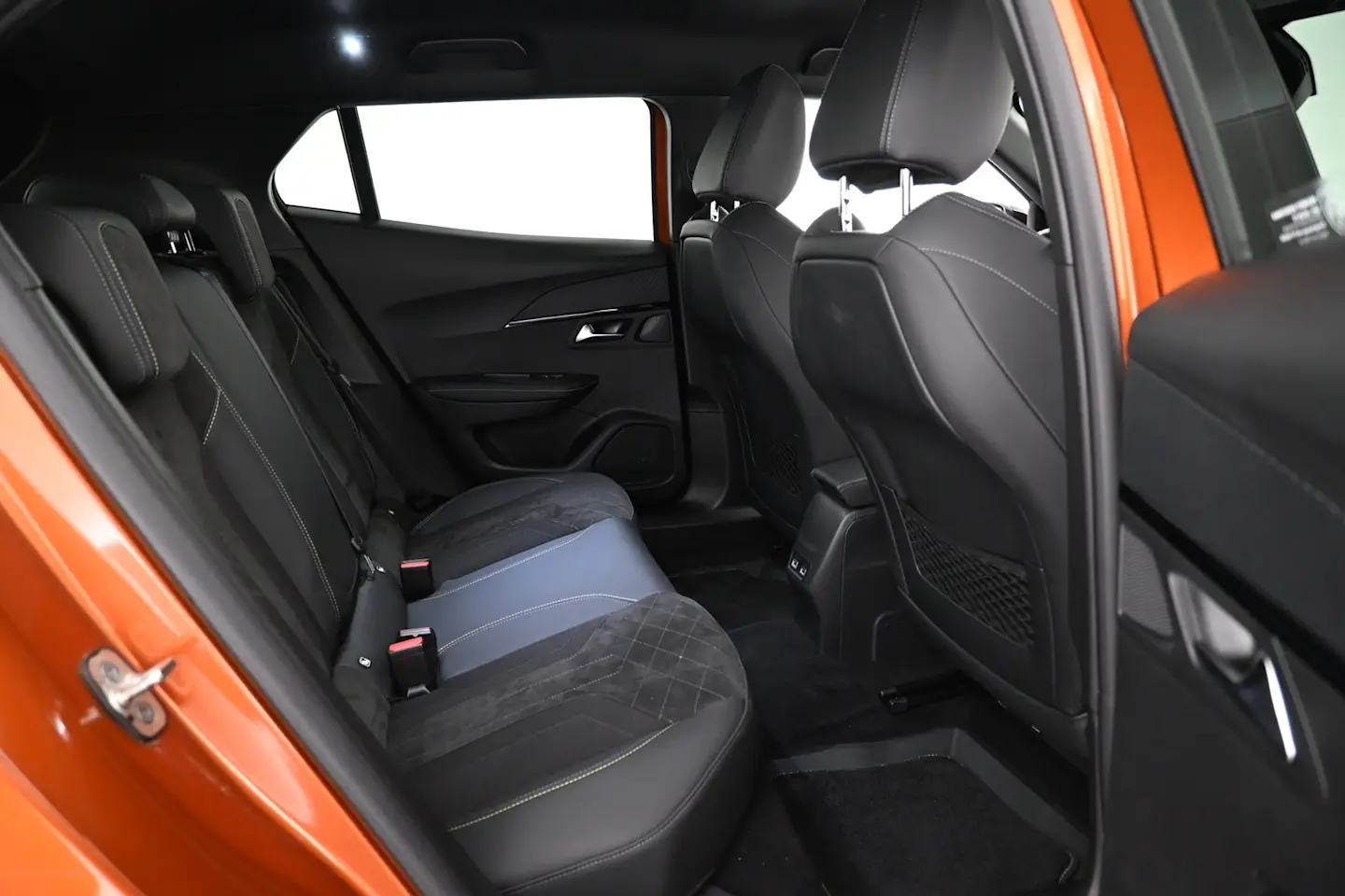 Car Image - 1QQFd0KNMDR3NpHNDsDI9X
