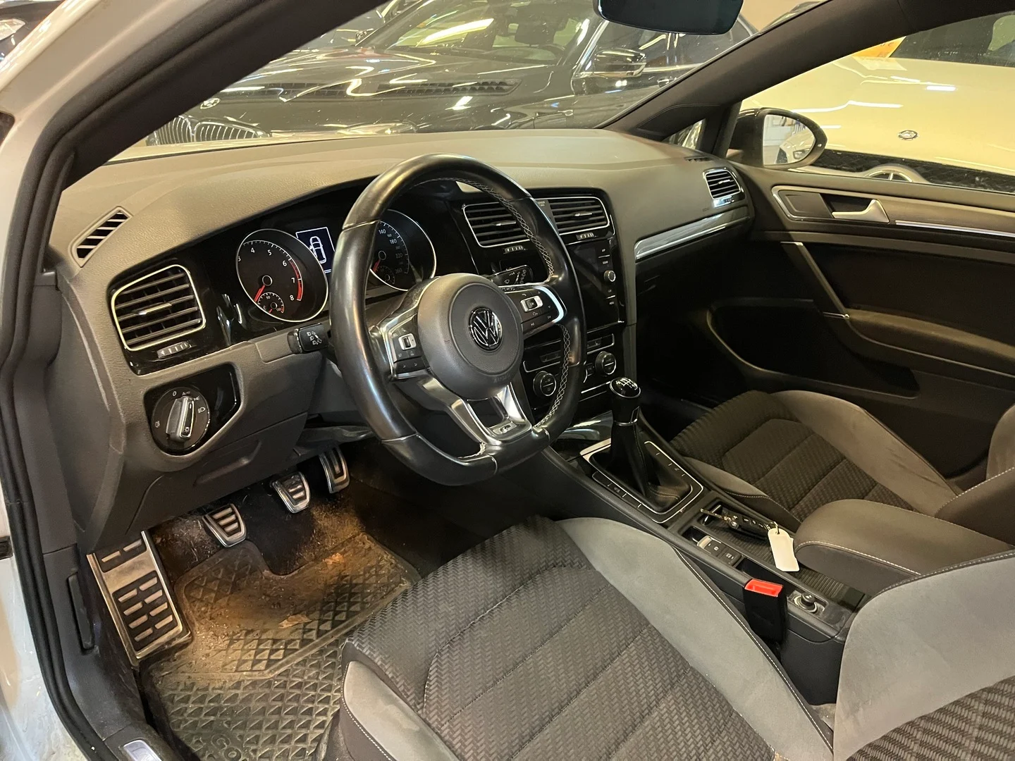 Car Image - NRbtK1w1nVomyBydzH5EP
