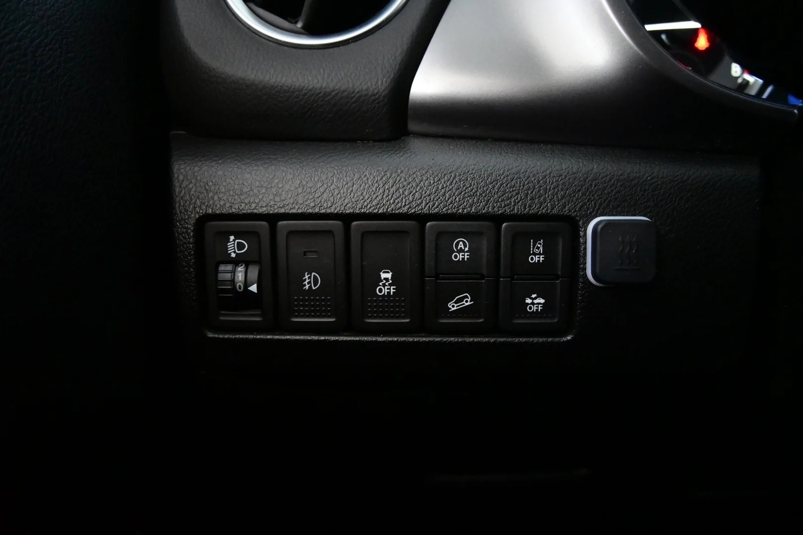 Car Image - 3henFChgEybtG8uc4QLBcE