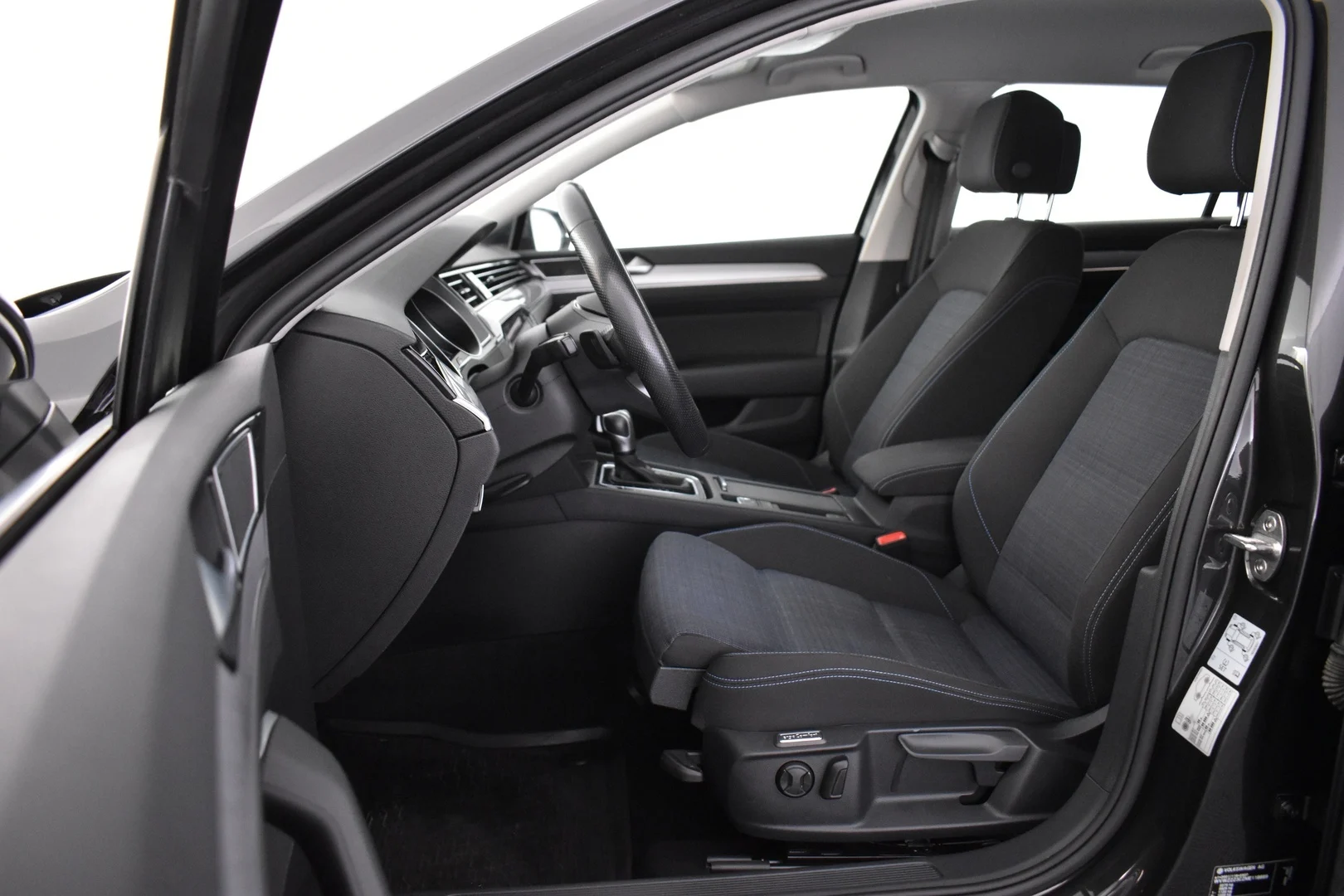Car Image - 2lAEIGkM3MycGK0DIV9DVb