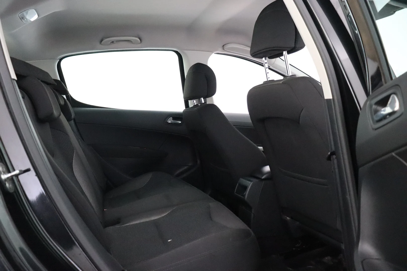Car Image - 4WXG6OFtegajSVvT6oPxsI