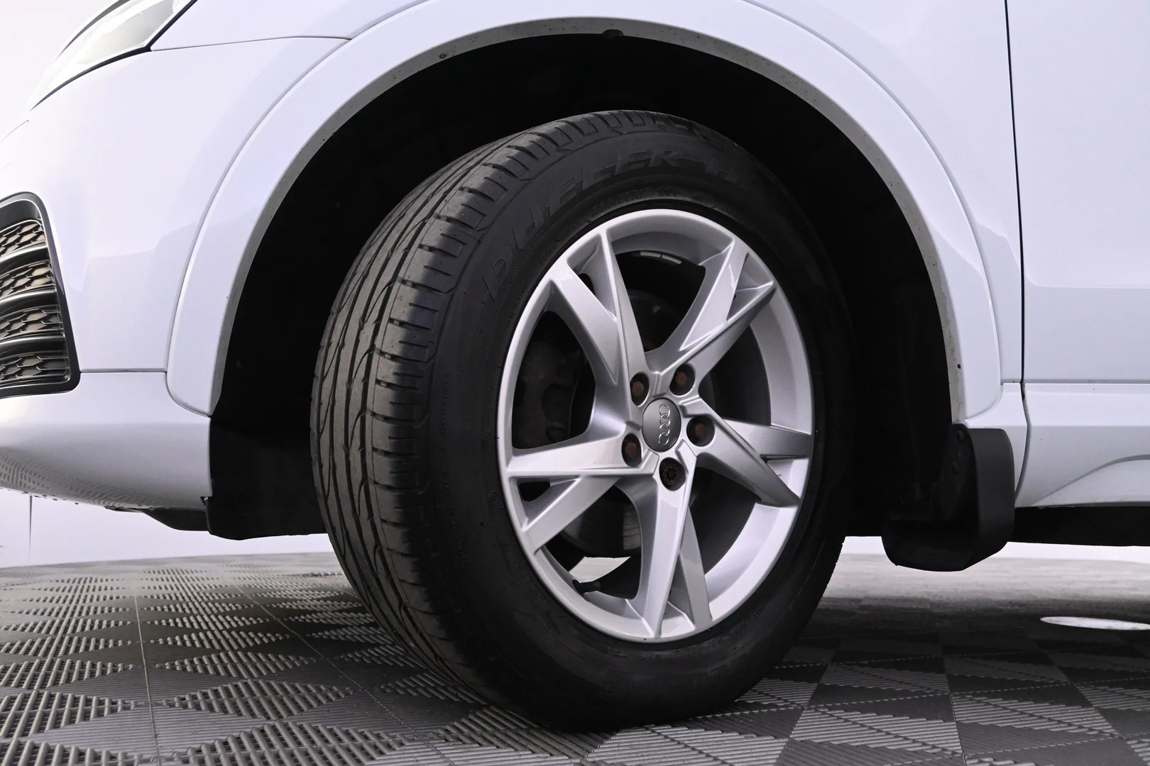 Car Image - 2fzdt5UxIxjgivujlBvBBm