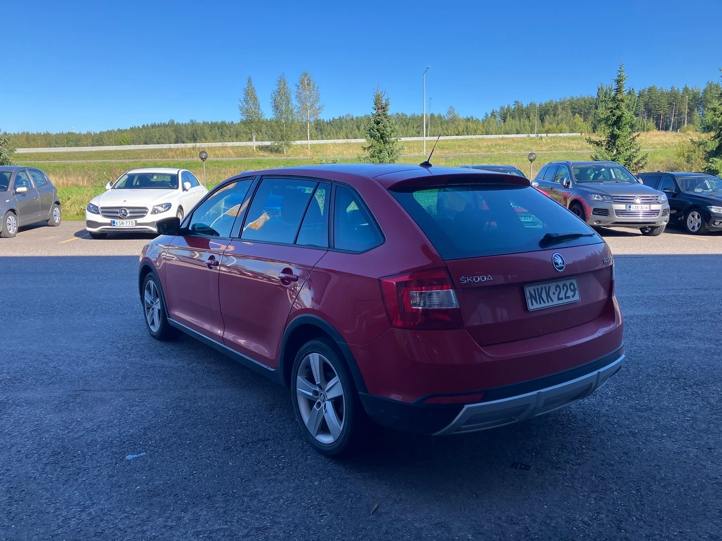 Car Image - 7lvpEhvaT0gDqBF5JZuhWr