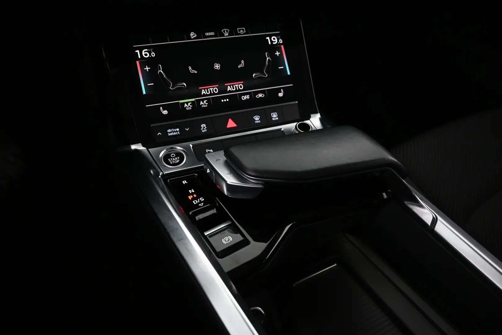Car Image - 6llDr0O4cYsOYegXKb1o3O