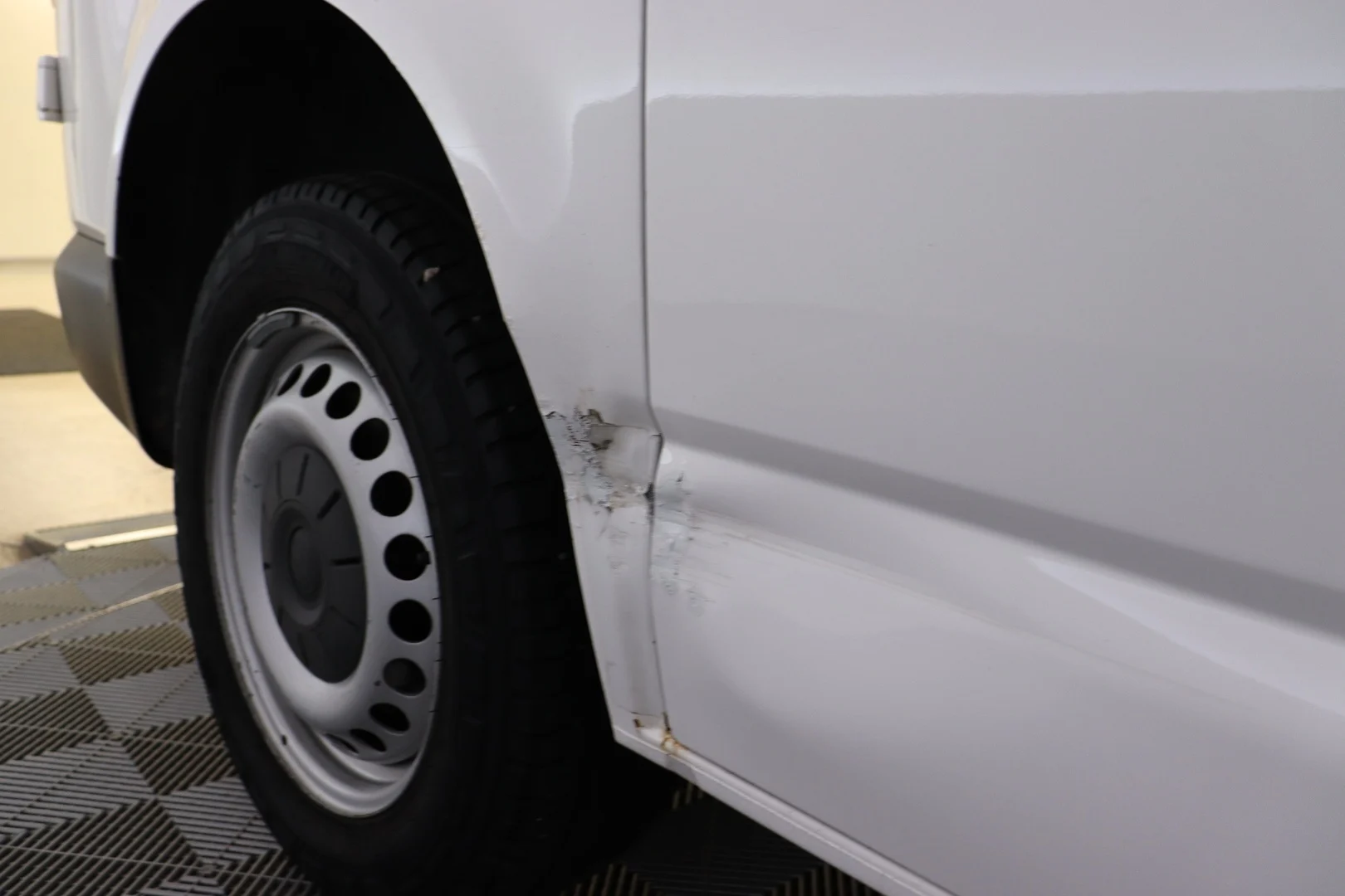 Car Image - 5YOZZQ4JNNlVicdN6fDKbD