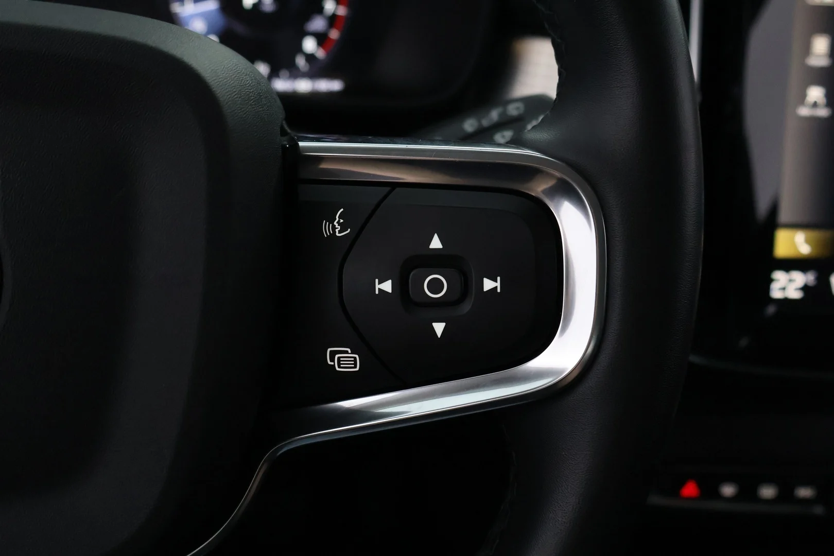 Car Image - 40dtQzLDzg7l5wRealjv08