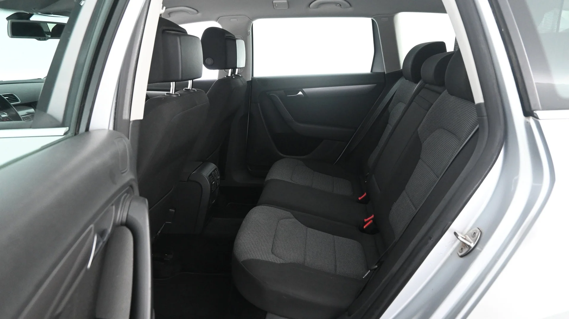 Car Image - 38GROhHzXZXUpXnC1DGRKk