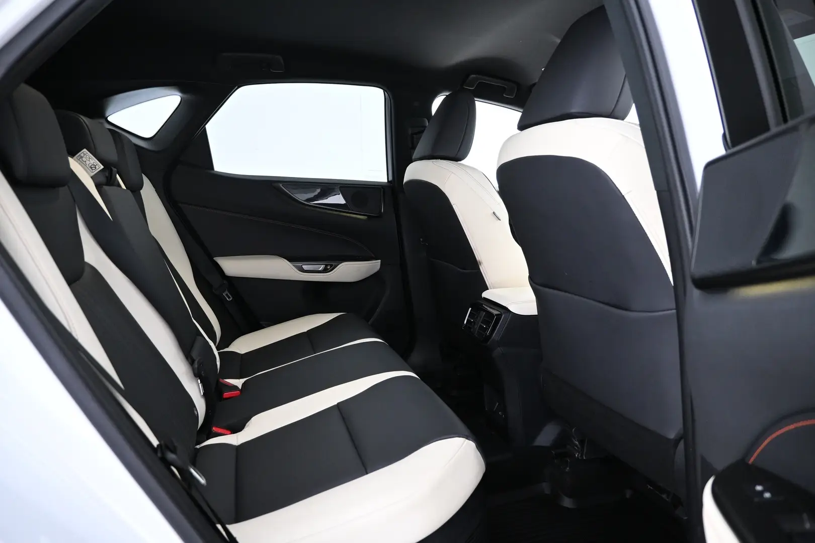 Car Image - 3dTeYeFuJuU6Z2q7yT8CzK