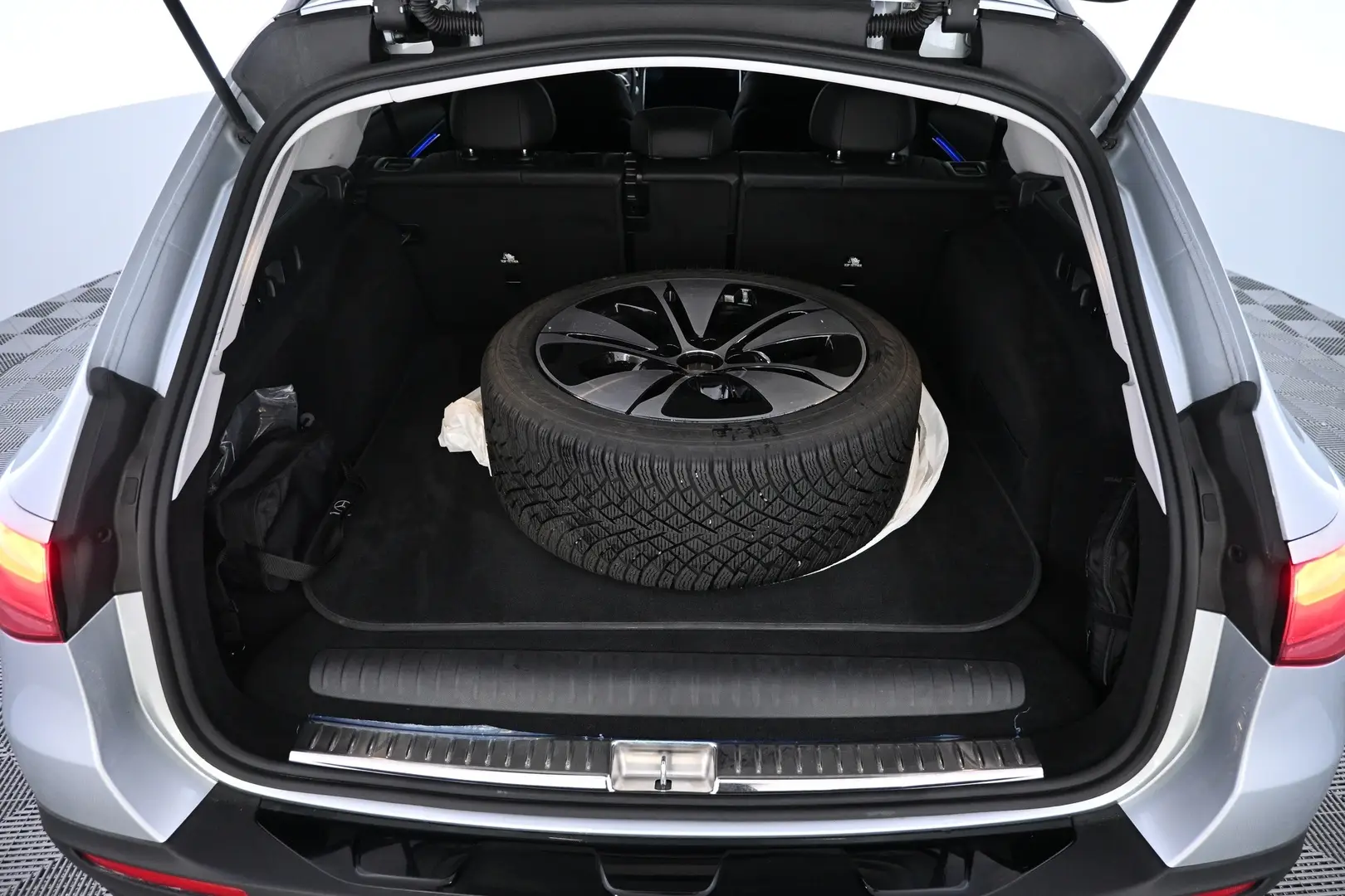 Car Image - ajg00JJ0vSXFdih6oeUEG