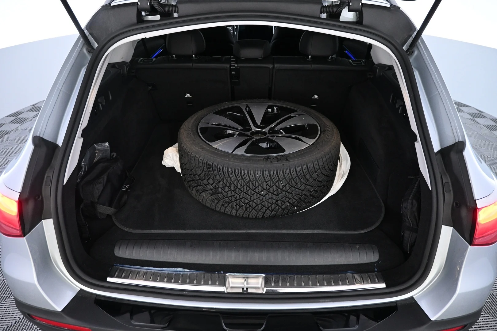 Car Image - ajg00JJ0vSXFdih6oeUEG