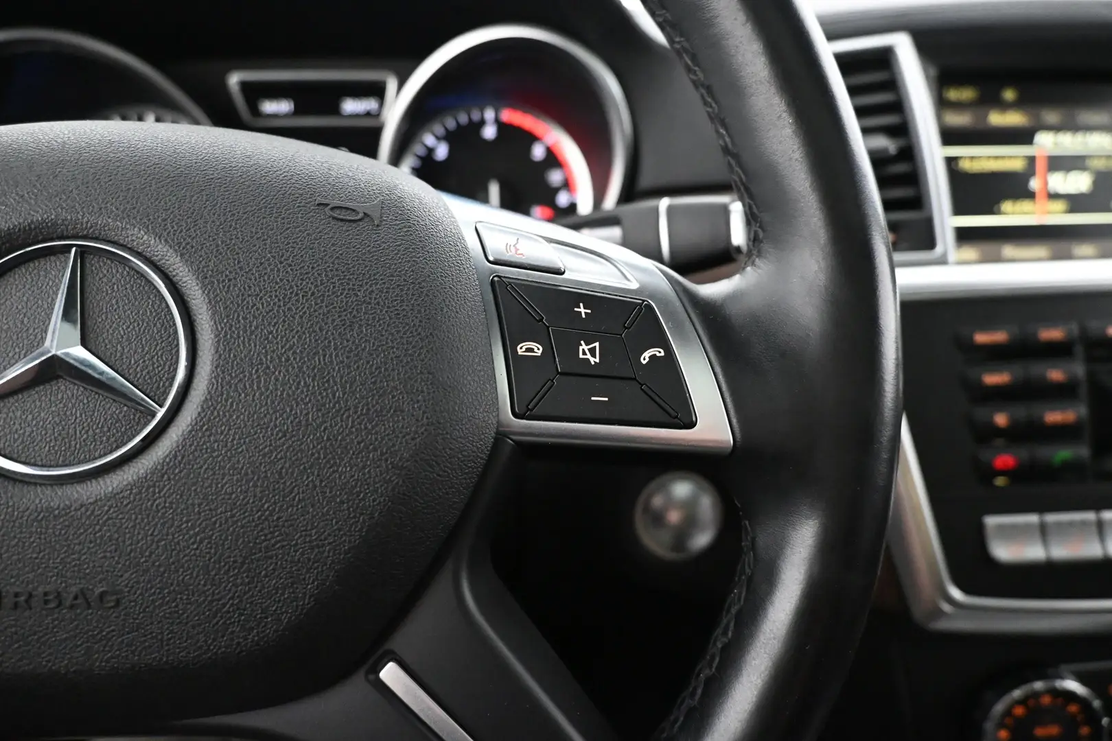 Car Image - 2H32mxr6qkgfHvuxbibUSz