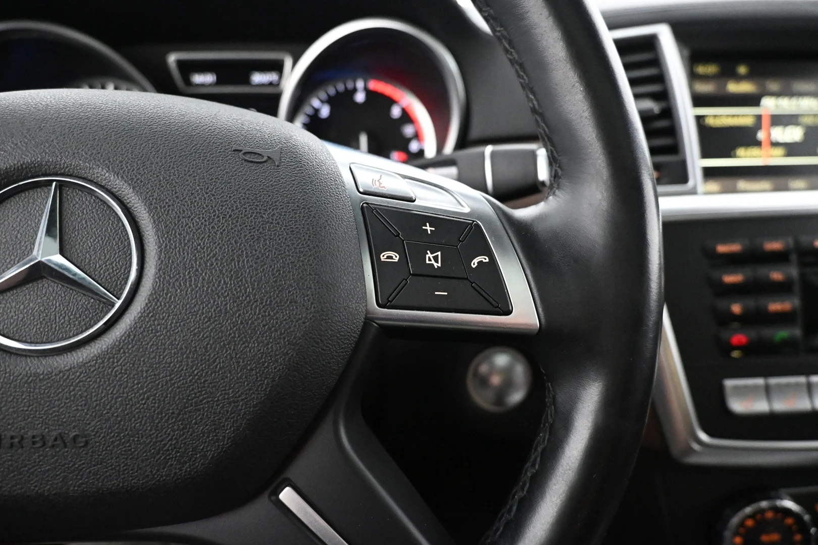 Car Image - 2H32mxr6qkgfHvuxbibUSz