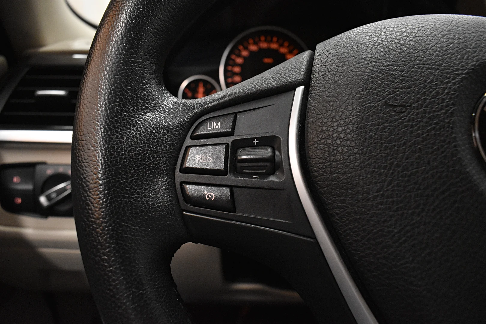 Car Image - 6NAFzxMCfGfxipp2RaYq1j