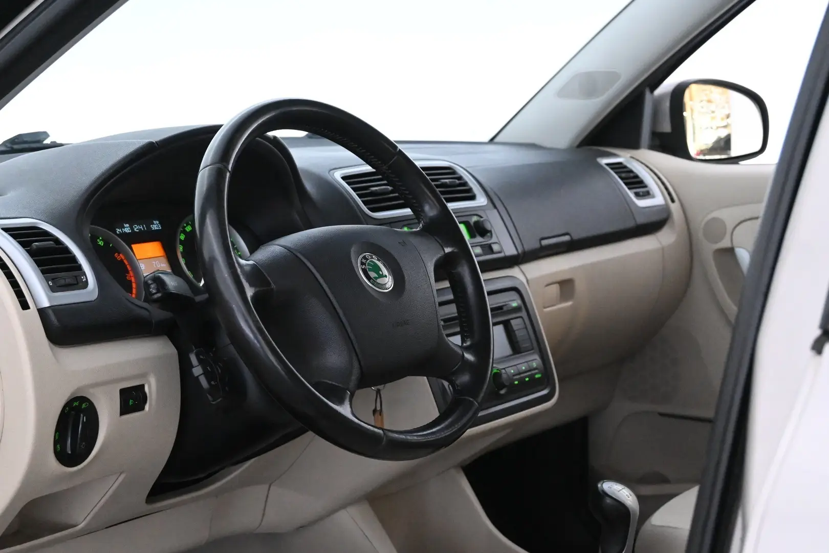 Car Image - 6CzBRh9jLtoqnTnJ8Pdc8V