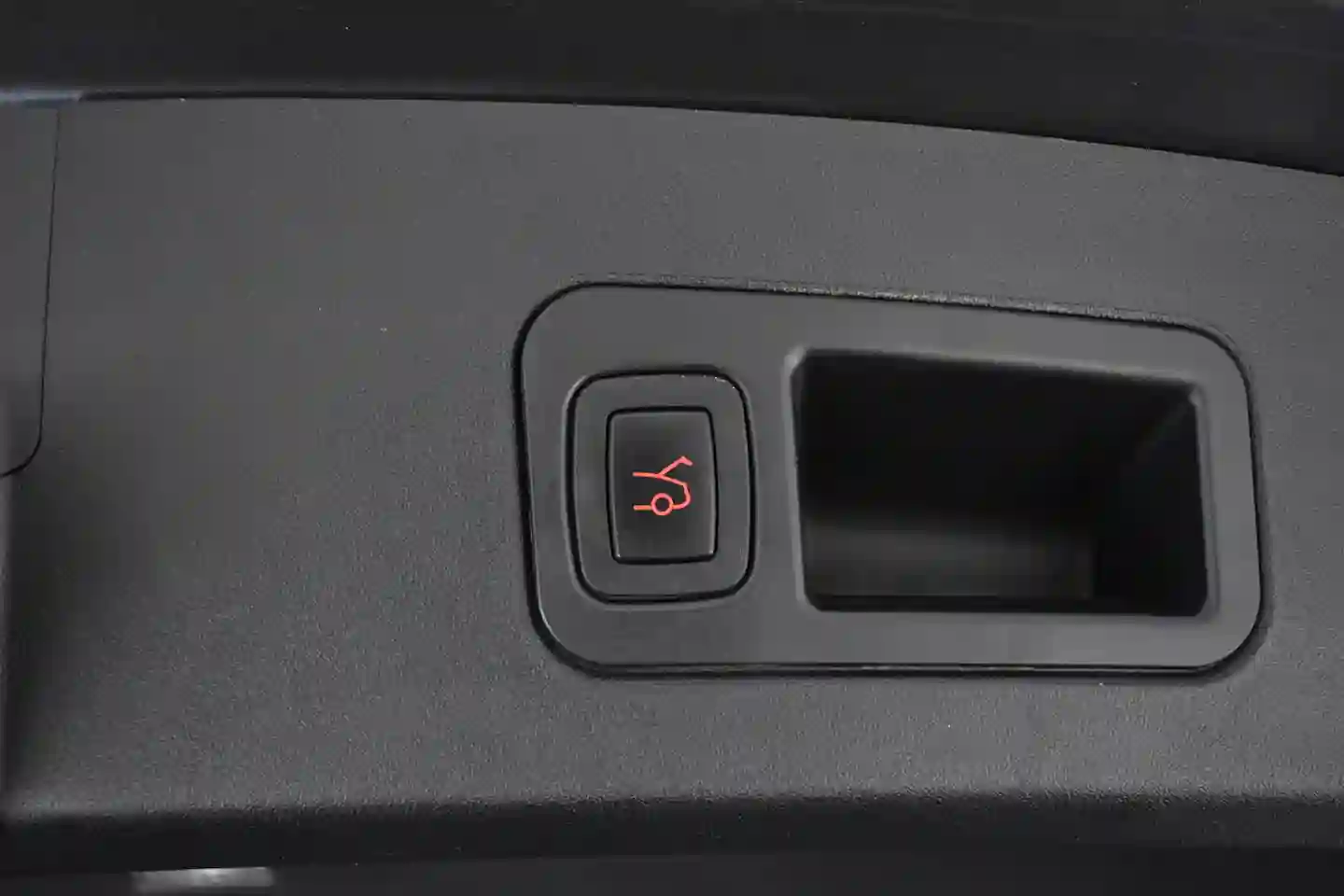 Car Image - 3YQEq5qONcXinWyDLMH2DL