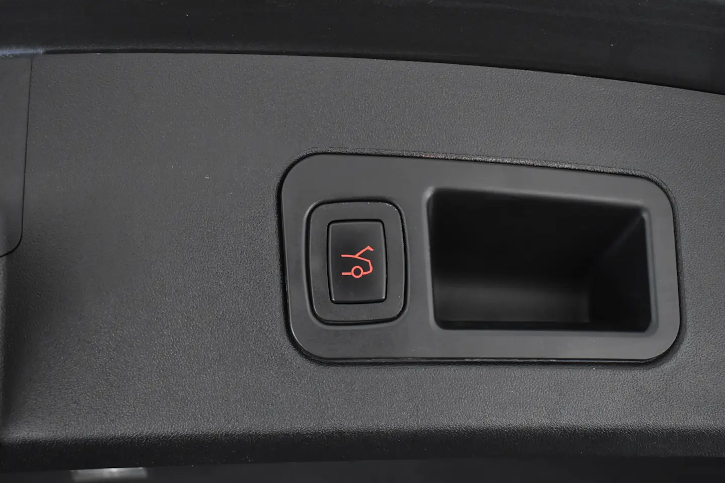 Car Image - 3YQEq5qONcXinWyDLMH2DL