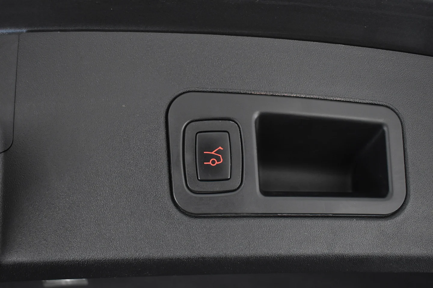 Car Image - 3YQEq5qONcXinWyDLMH2DL