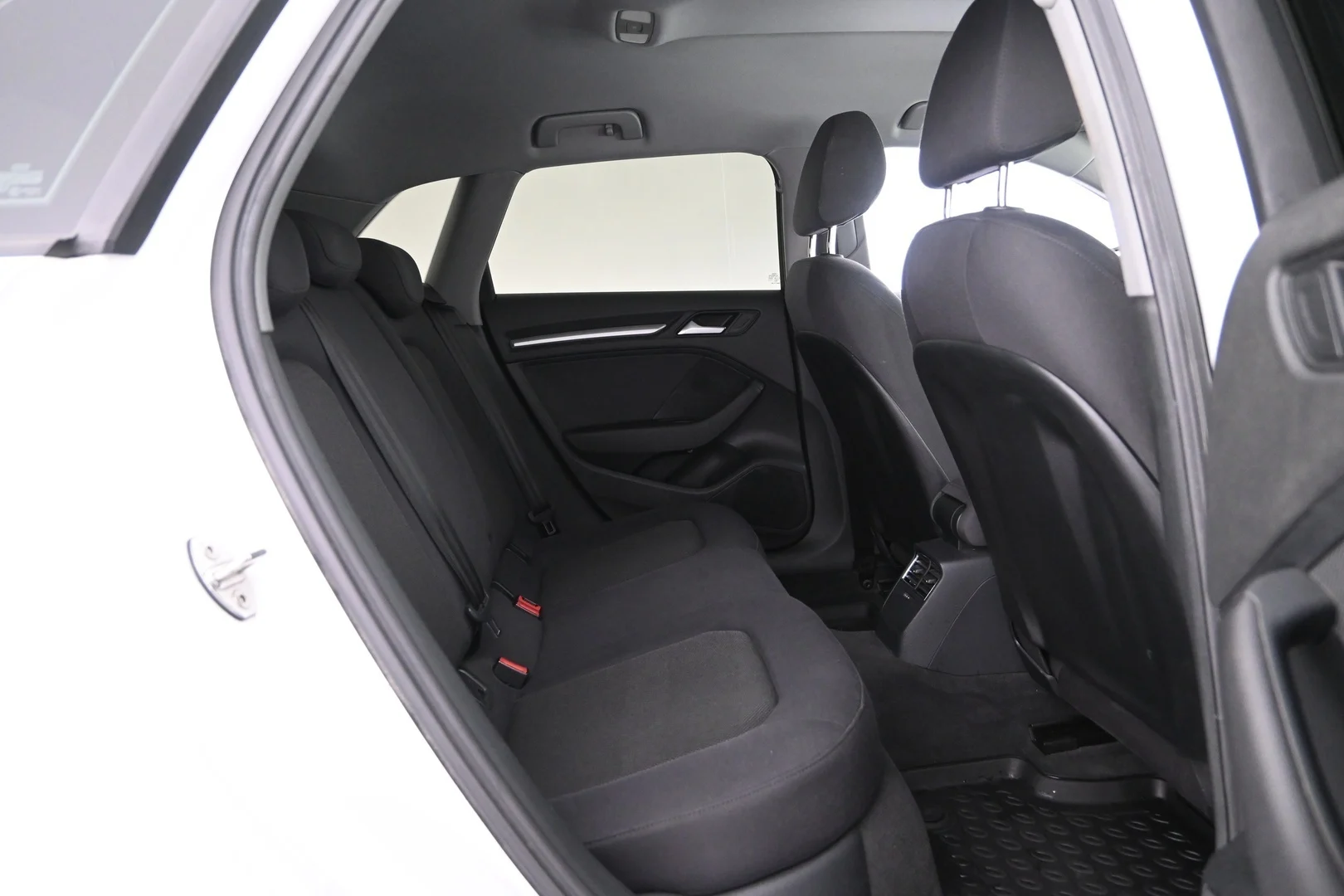 Car Image - 6dUD17fhxewlxWgPSJR2Mg