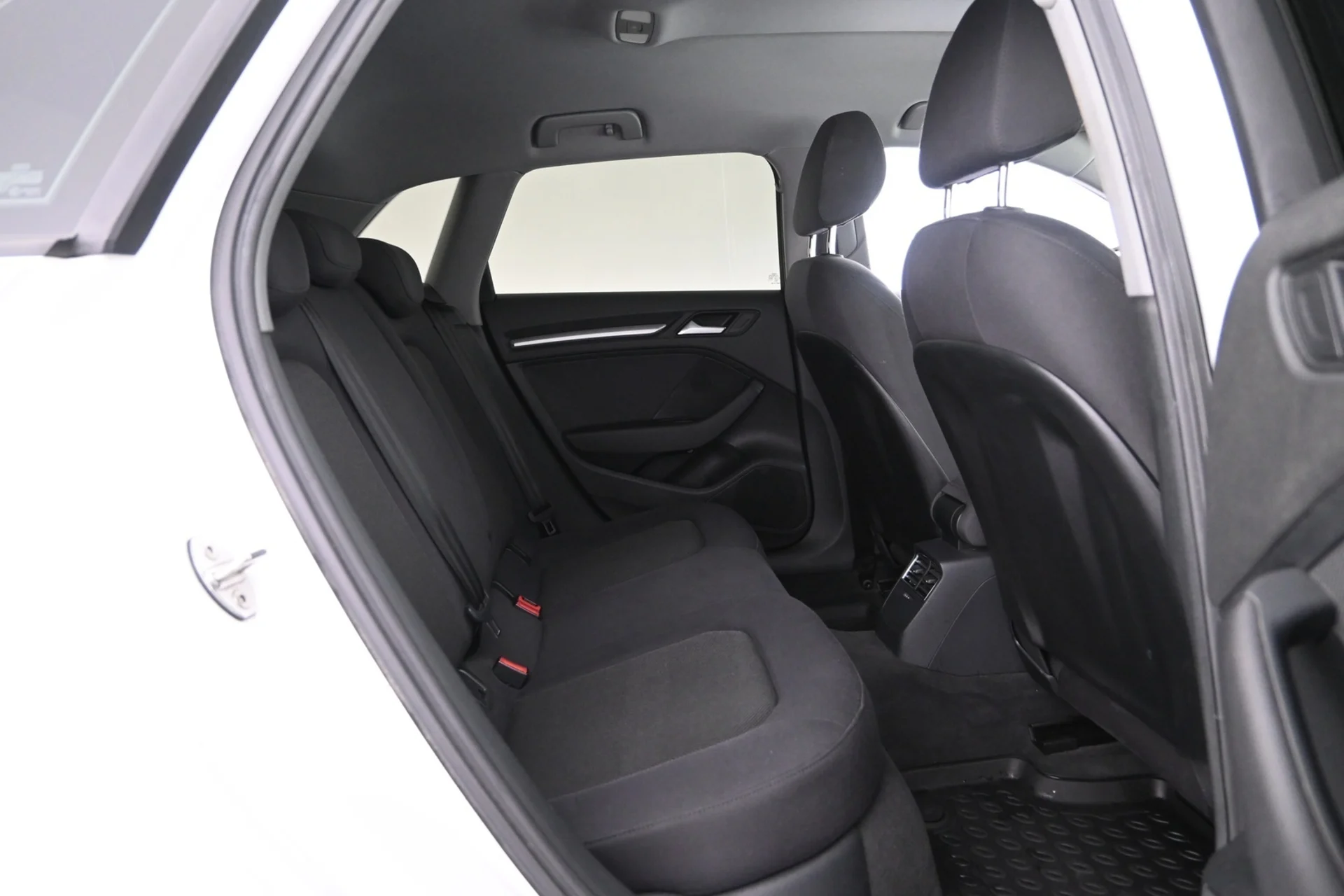 Car Image - 6dUD17fhxewlxWgPSJR2Mg