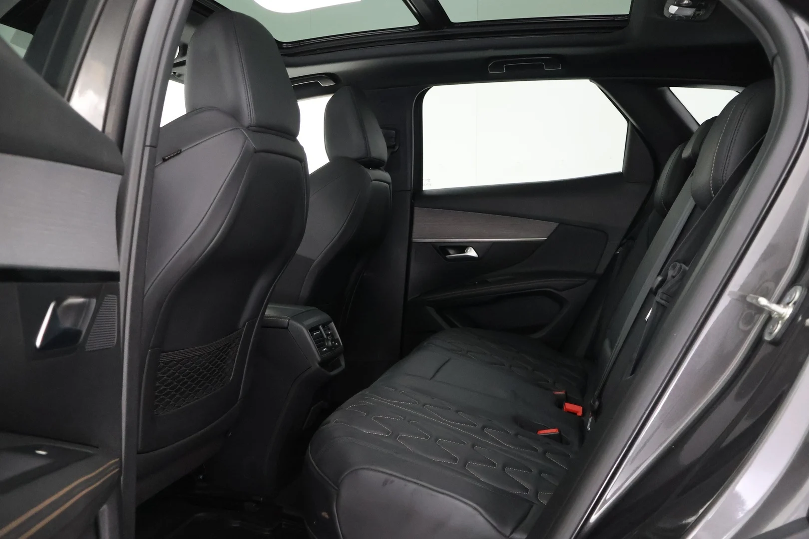 Car Image - YDtgpnruxIvo4Hb0Sj6V3