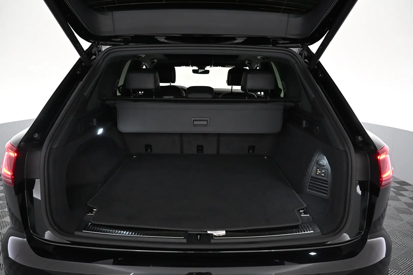 Car Image - 3cwf9xllwig3ahXUGKWHm7