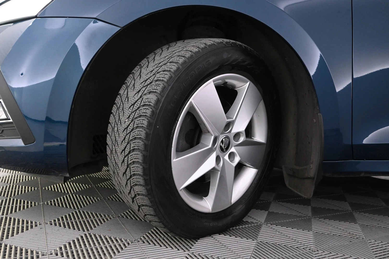 Car Image - 2sFzSRXANkCudJ4INJ7zTq