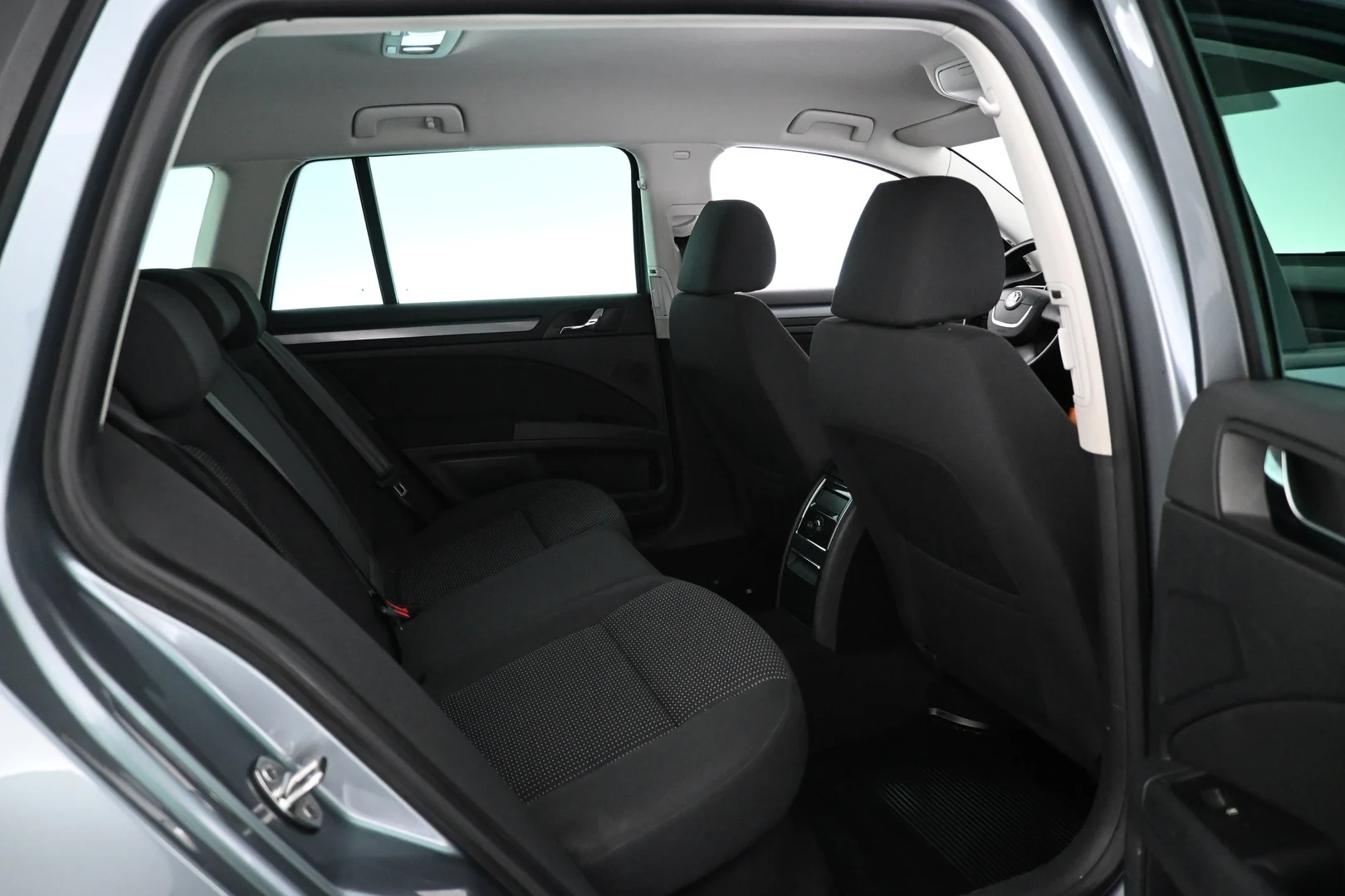 Car Image - 3U5rA9huMUjshNCUg4llmI