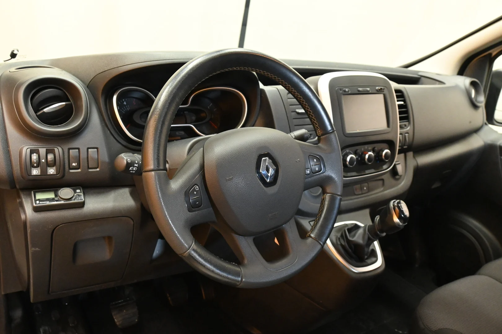 Car Image - JQGyZjqPcmR3xtw9IUw6N