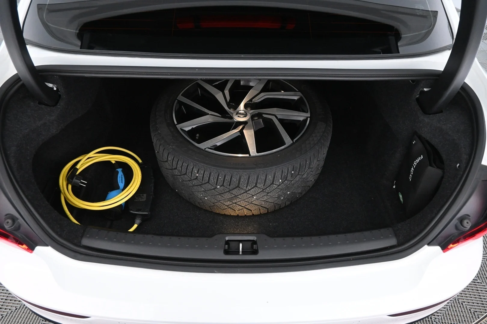 Car Image - 10Vrtq7D1rDmDQvZvlNR1A