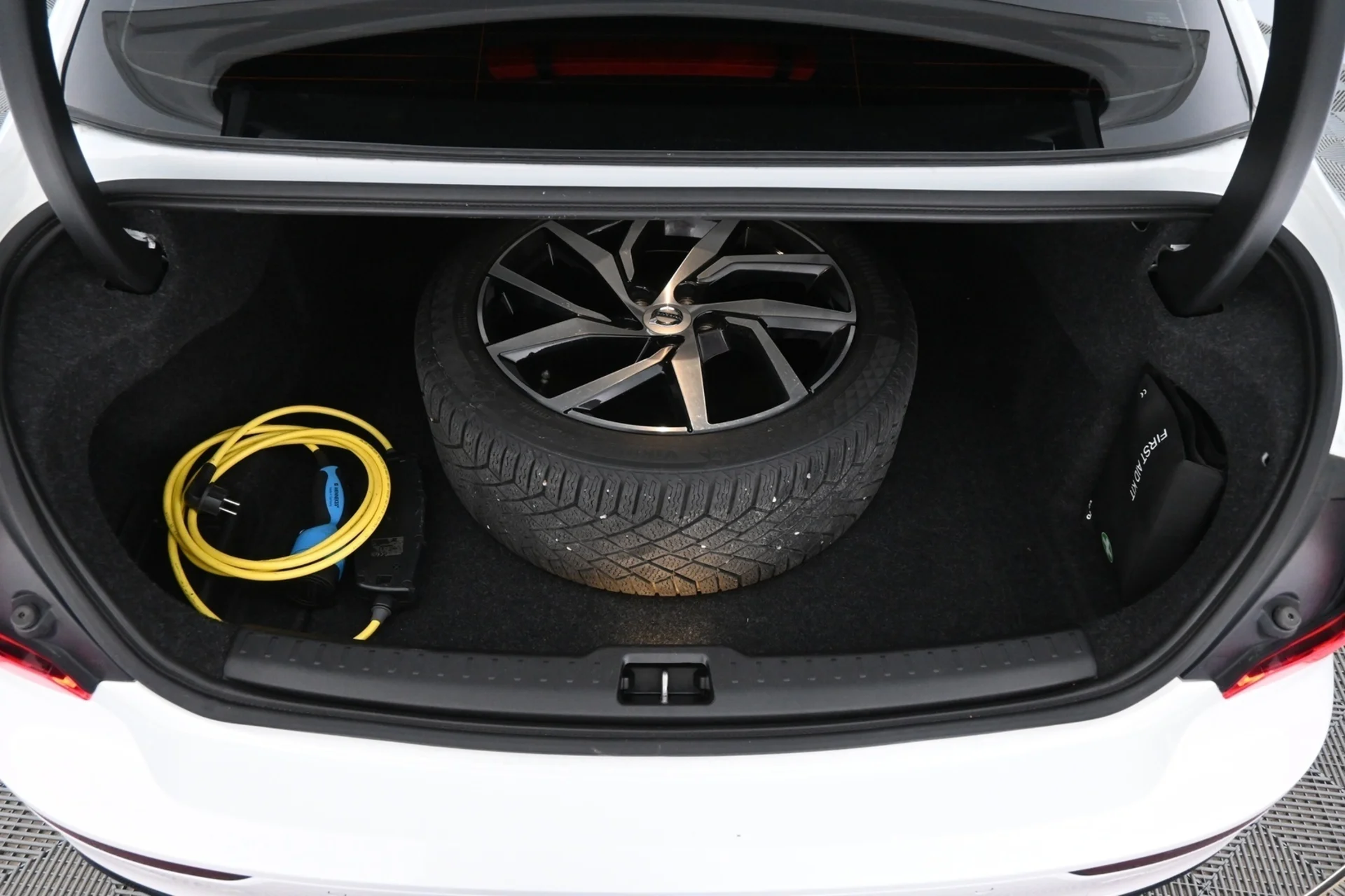 Car Image - 10Vrtq7D1rDmDQvZvlNR1A